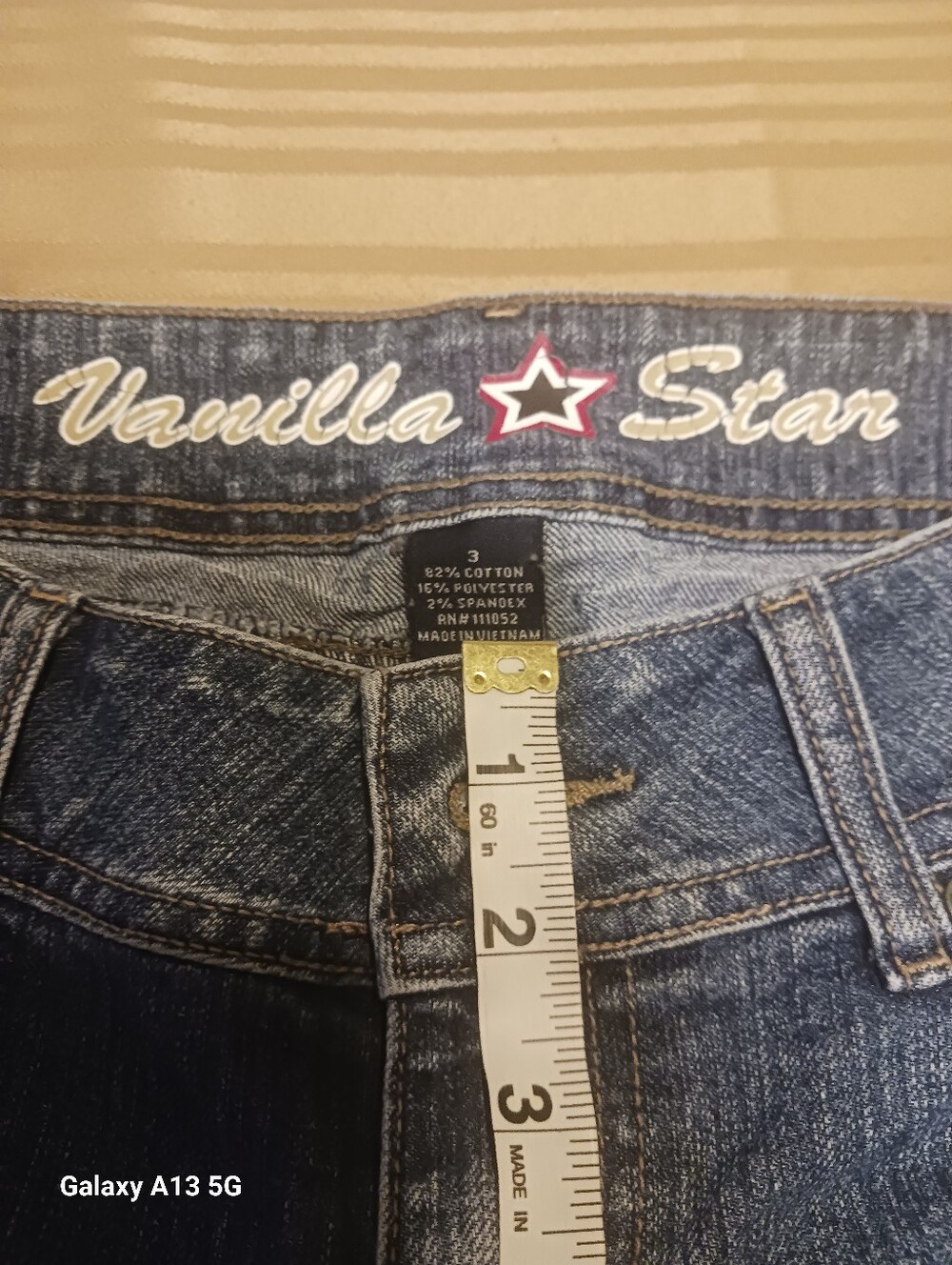Vanilla Star Knee Shorts - Picture 2 of 7
